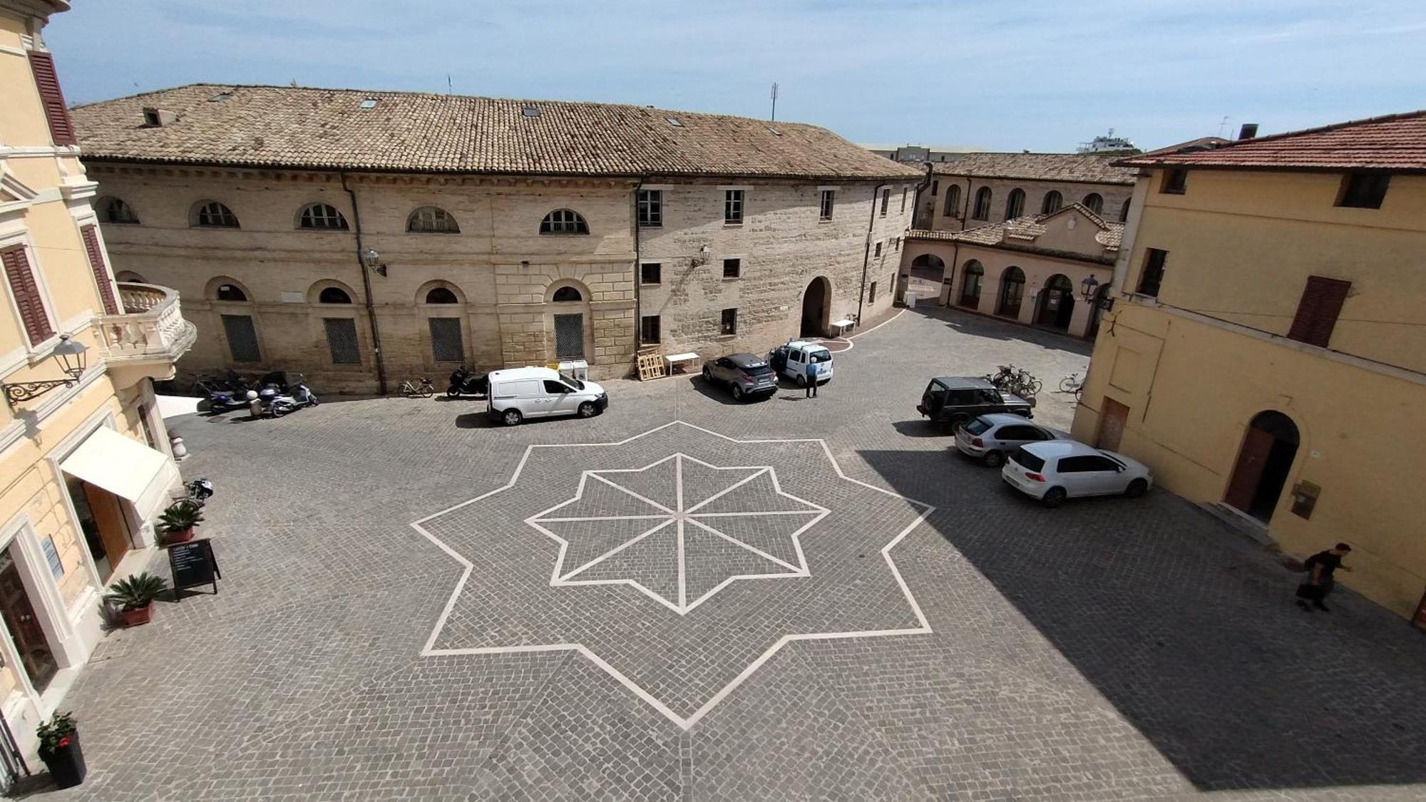Palazzo Cavalletti - Appartamenti Nel Cuore Di Сенигаллия Экстерьер фото
